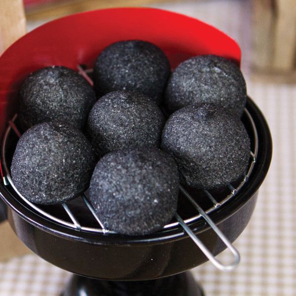 Essbare Grillkohle - schwarze Marshmallowbriketts