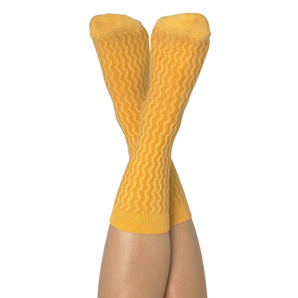Socken mit Nudel-Streifenlook - ausgefallene Socken im Nudel-Look. Noodle Socks von EAT MY SOCKS (doiy design) in Nudelbox.