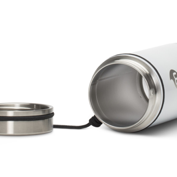 V5 von MIZU Design: cooler, doppelwandiger to go Becher mit auslaufsicherem Schraubdeckel. Extra große Öffnung.