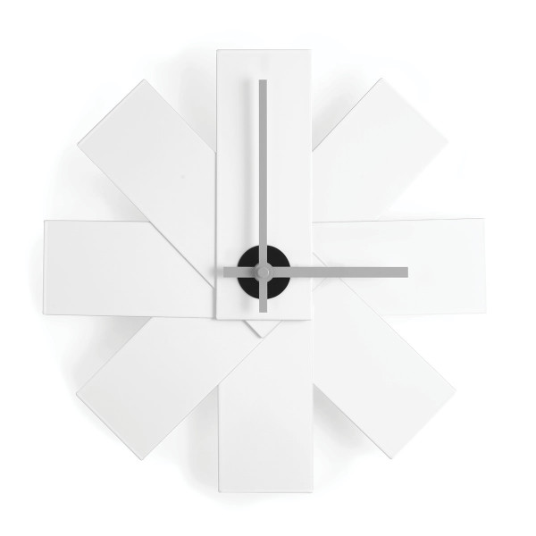 Watch me, die stylische Wanduhr von Normann Copenhagen.