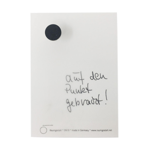 Block mit Dot Nagel von Raumgestalt. Eichenbrett mit Notizzettel. DotNail Merkzettel Block.