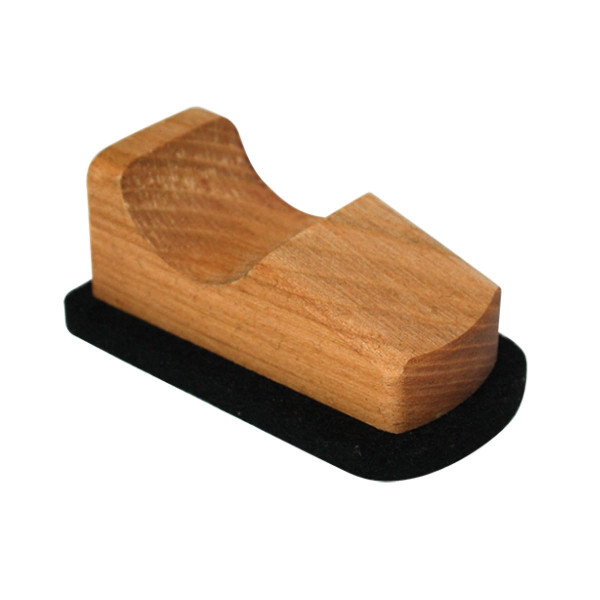Scooter von Raumgestalt - kleiner Bildschirmreiniger aus Holz mit Filzboden - Modell Kirschbaum.