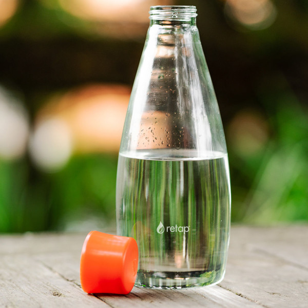 Retap GO Glasflasche aus hochfestem Borosilikatglas. Es ist ein reines Material ohne Blei und Cadmium - so kann dein Wasser nicht verunreinigt werden.