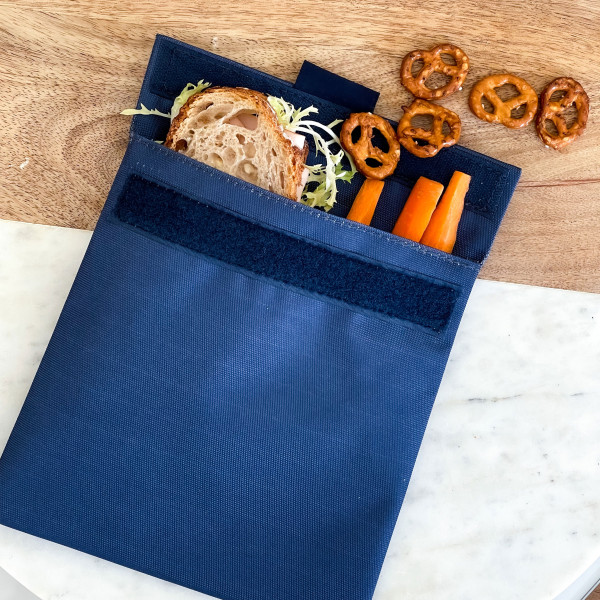 Sandwich Bag Yumbox dunkelblau. Lunchtüte mit Klettverschluss - Brotbeutel wiederverwendbar - Lunchbag NAVY - Yumbox Lunchtüten.