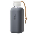 Squireme. Design Glastrinkflasche mit Silikon-Bezug in anthrazit (anthra). Fassungsvermögen 0,6 l.