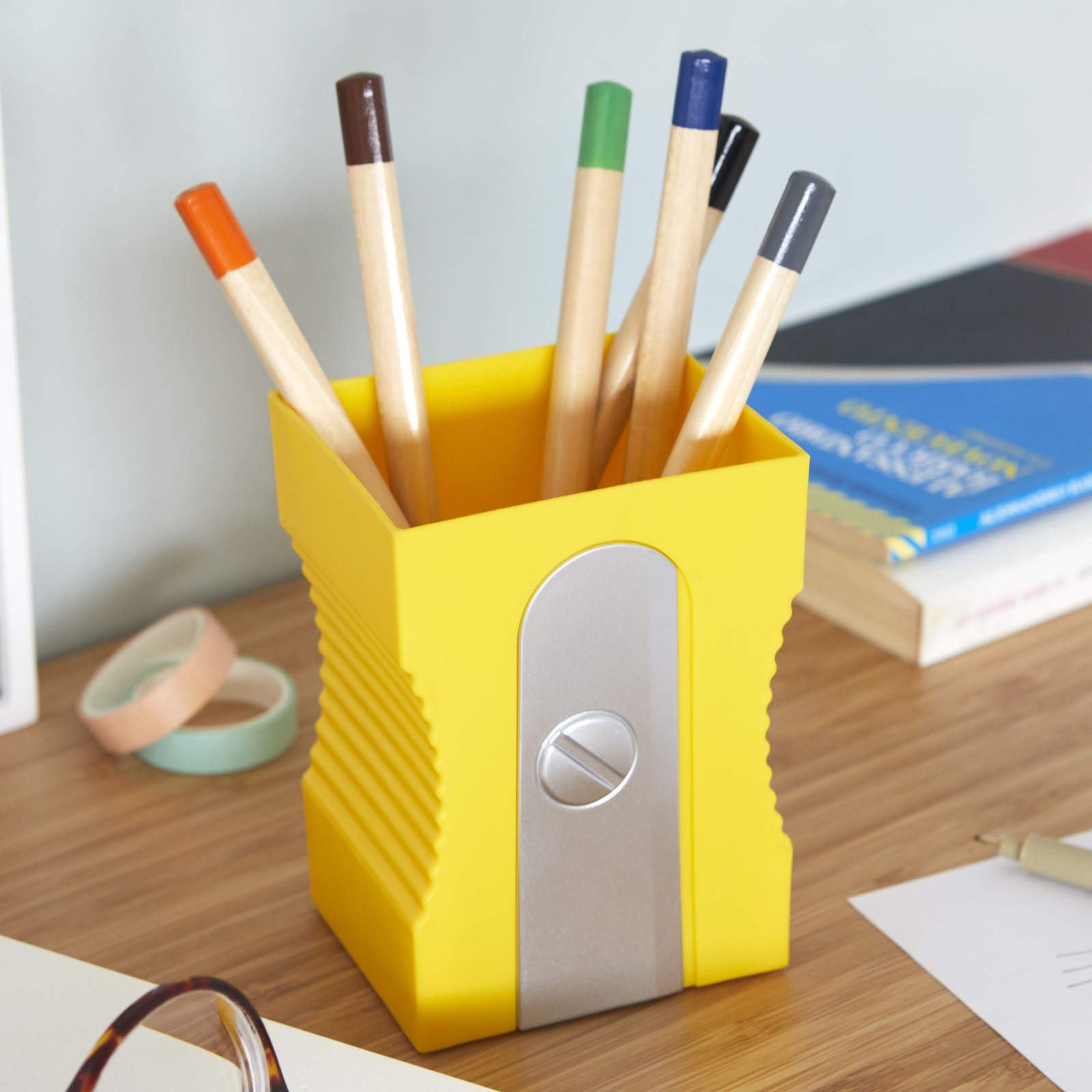 Balvi Stiftehalter In Form Eines Bleistiftspitzers – Origineller Schreibtisch-Organizer, Farbe Rot, Aus Kunststoff
