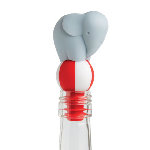 Flaschenstöpsel PHIL - Aromastopfen Elefant auf Tanzball von OTOTO Design. Elefant Flaschenverschluss aus Silikon.