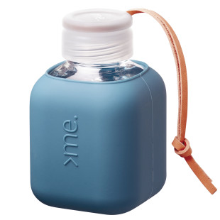Squireme. Sport Glastrinkflasche mit Silikon-Bezug in petrol (teal blue). Fassungsvermögen 0,37 l.